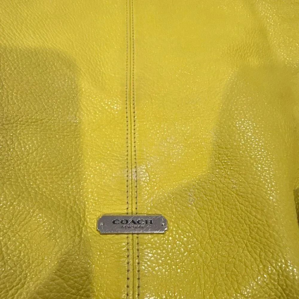 This is a Coach Avery leather hobo shoulder bag in a yellow (chartreuse) color w - Picture 3 of 7